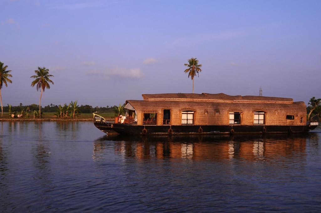 Xandari Riverscapes Alappuzha Екстериор снимка